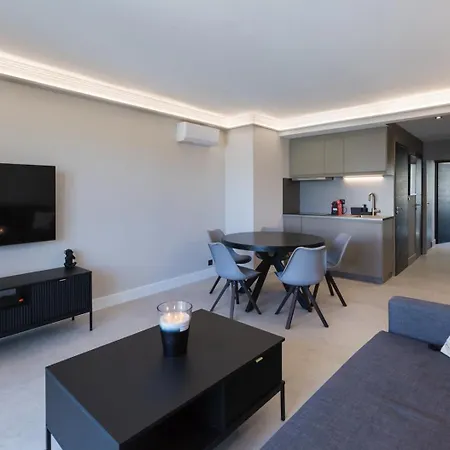 Calm: Your Coastal Haven Apartment *