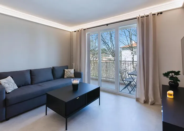 Calm: Your Coastal Haven *