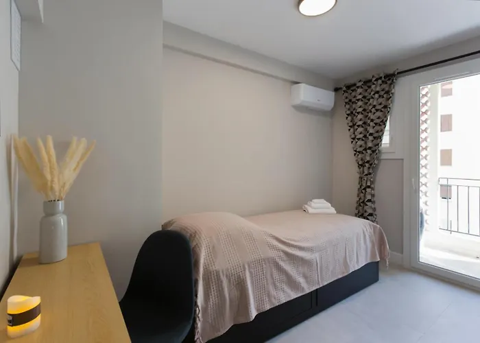 Calm: Your Coastal Haven 昂蒂布